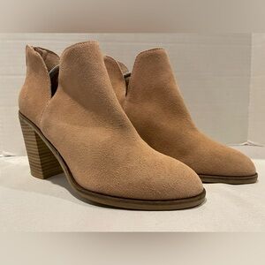 DOLCE VITA DV8 Shai Sand Tan Suede Nubuck Heeled Ankle Bootie Women’s Size 8 1/2